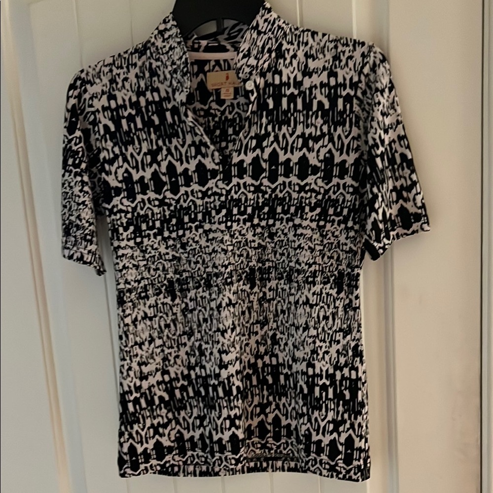 Sport Haley Black and White Geometric Short Sleeve Tee